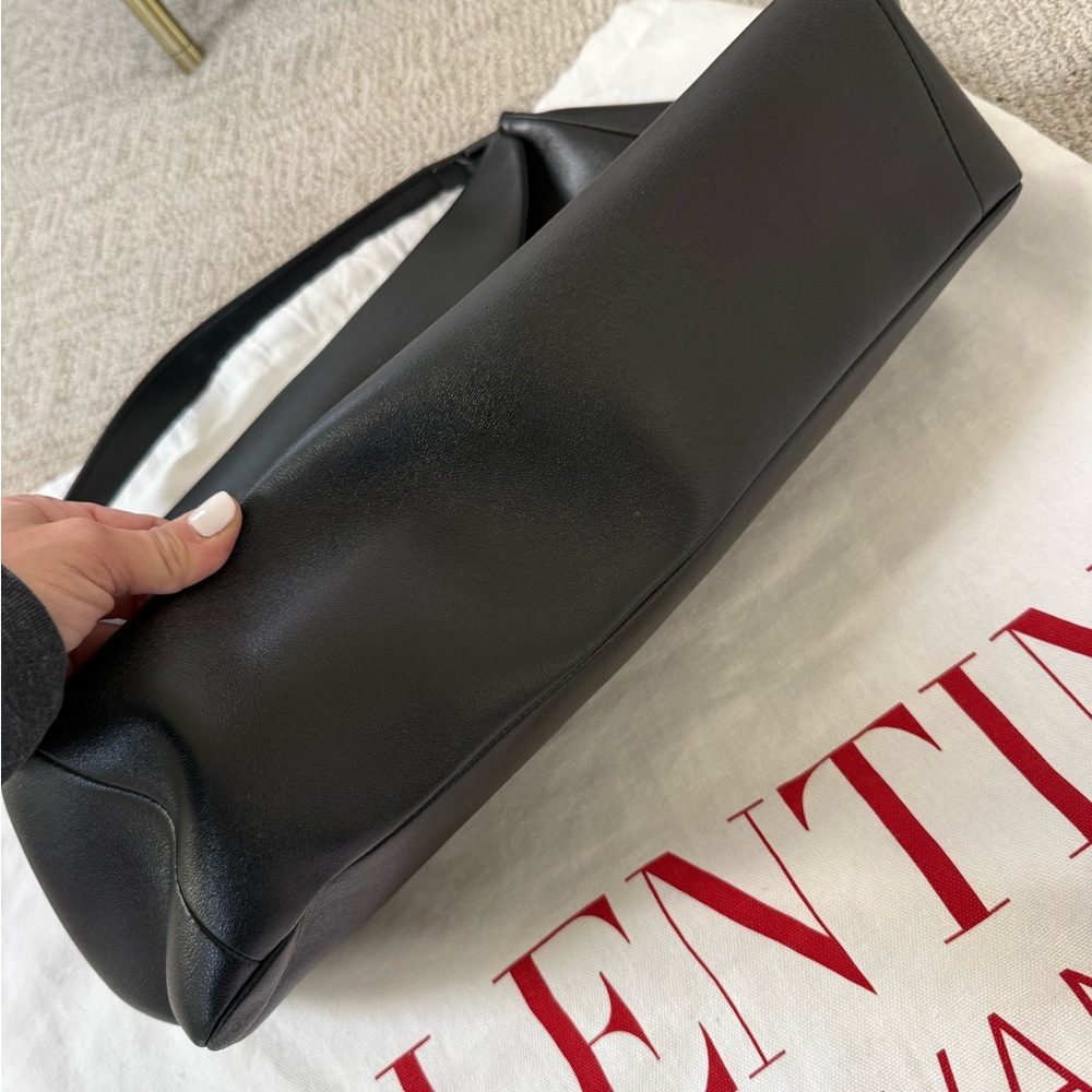 Valentino Garavani Black Shoulder Bag - Picture 7 of 11